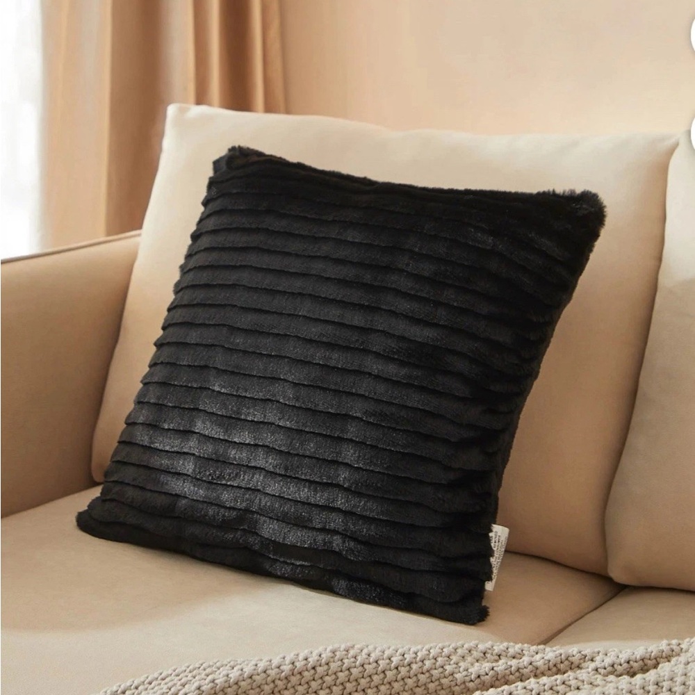 Set Of 2 Mainstays 18" x 18" Rich Black Ruched Fur Decorative Throw Pillow